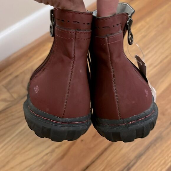 NWT JBU Juno Maroon Ankle Boots with Black Soles size 8 - Picture 5 of 8